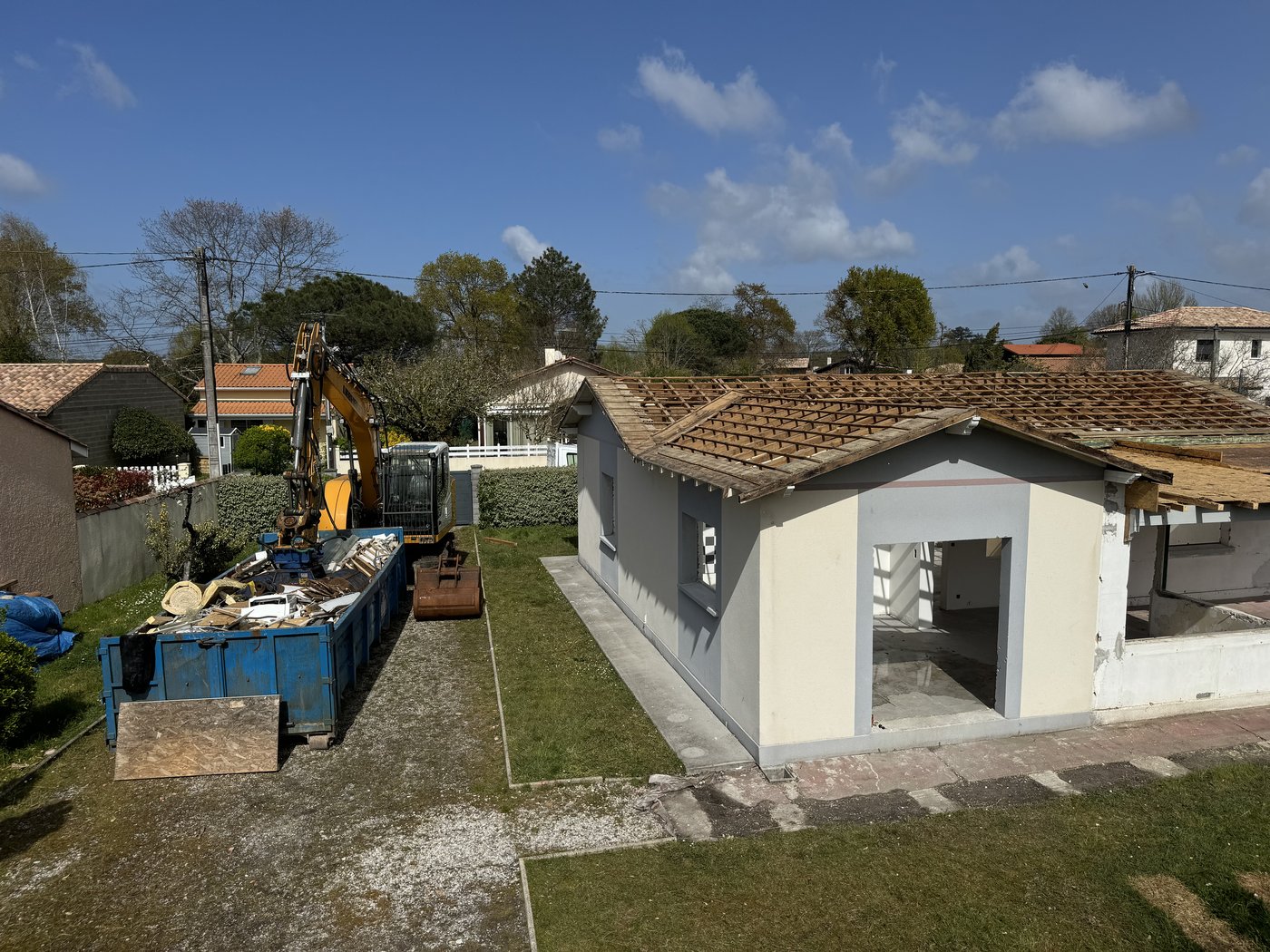 Démolition d'une maison individuelle et de sa dépendance à Andernos
