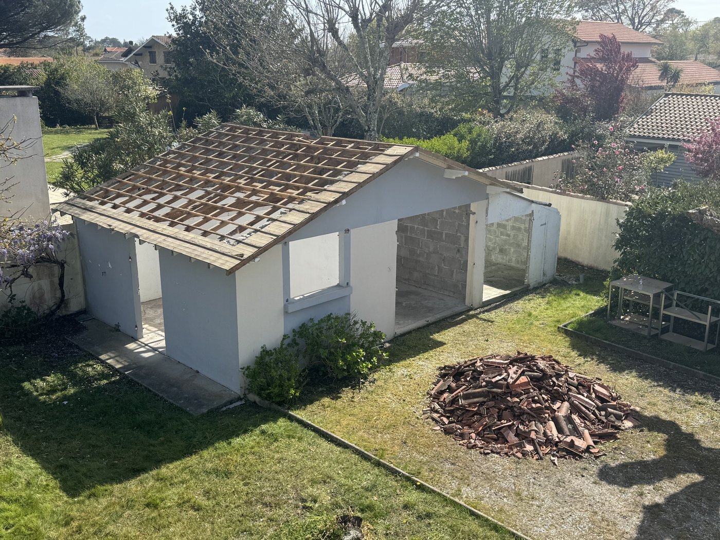 Démolition d'une maison individuelle et de sa dépendance à Andernos