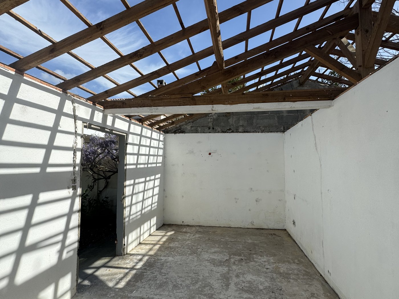 Démolition d'une maison individuelle et de sa dépendance à Andernos