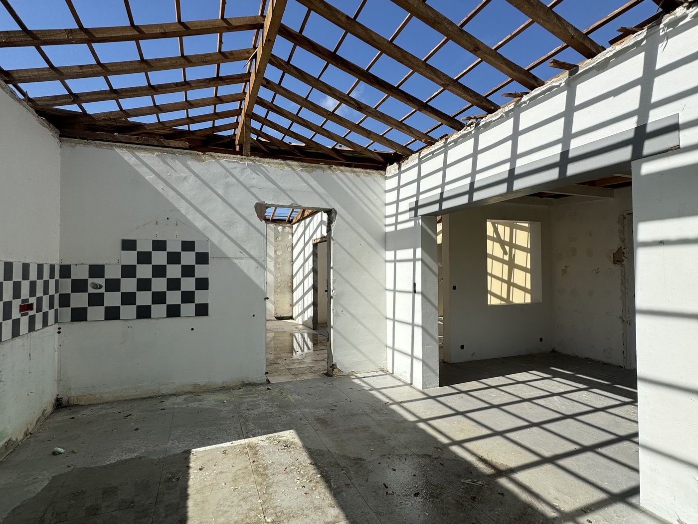 Démolition d'une maison individuelle et de sa dépendance à Andernos