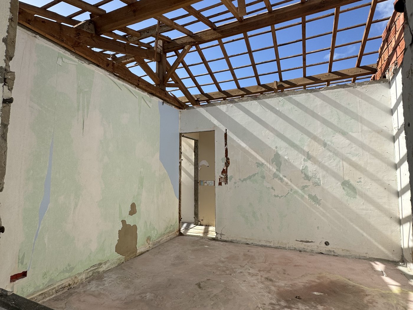 Démolition d'une maison individuelle et de sa dépendance à Andernos