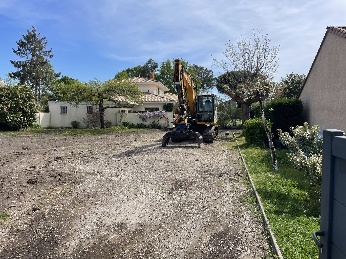 Démolition d'une maison individuelle et de sa dépendance à Andernos