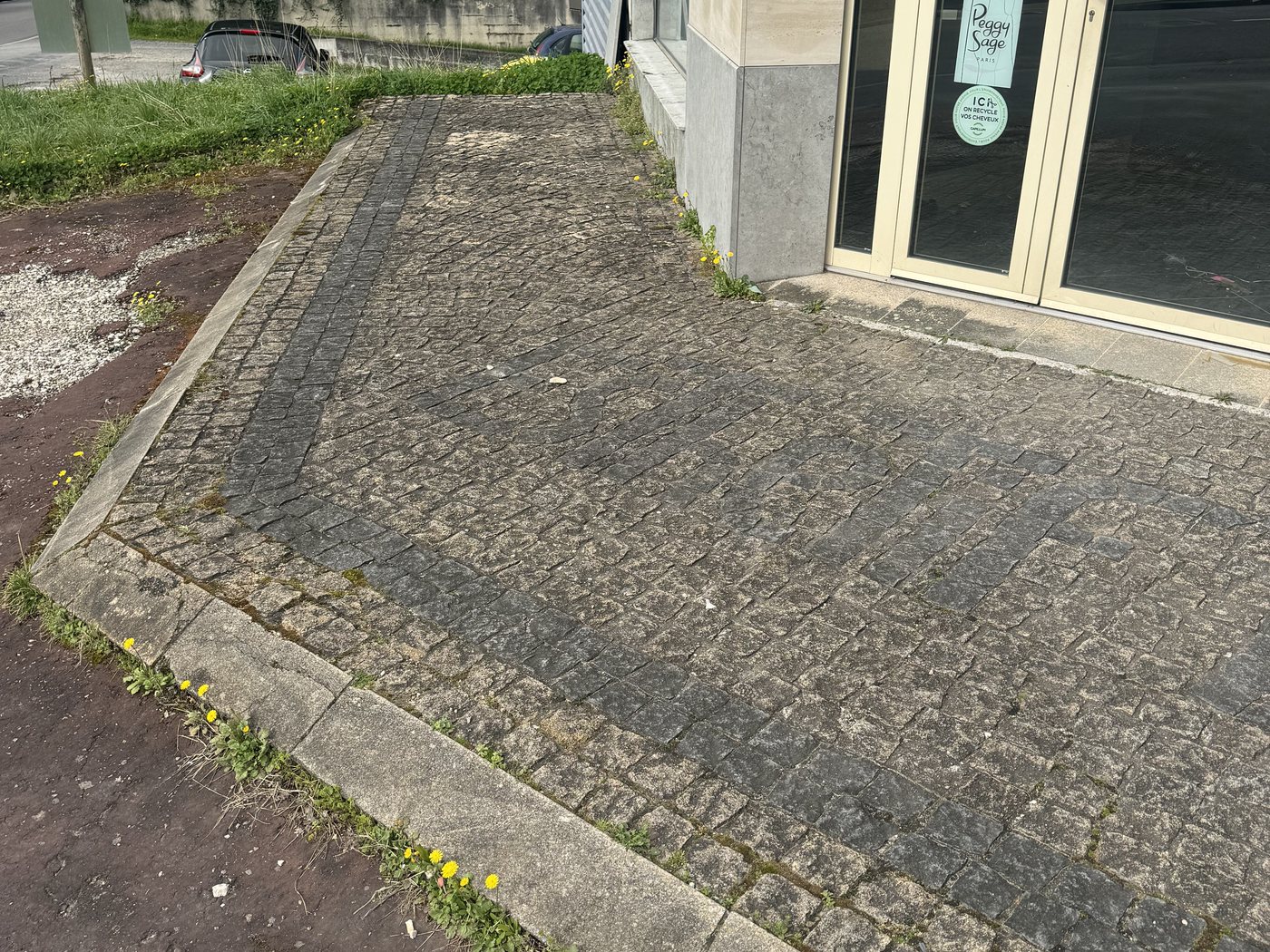 Curage et dépose de pavés extérieurs à Brive